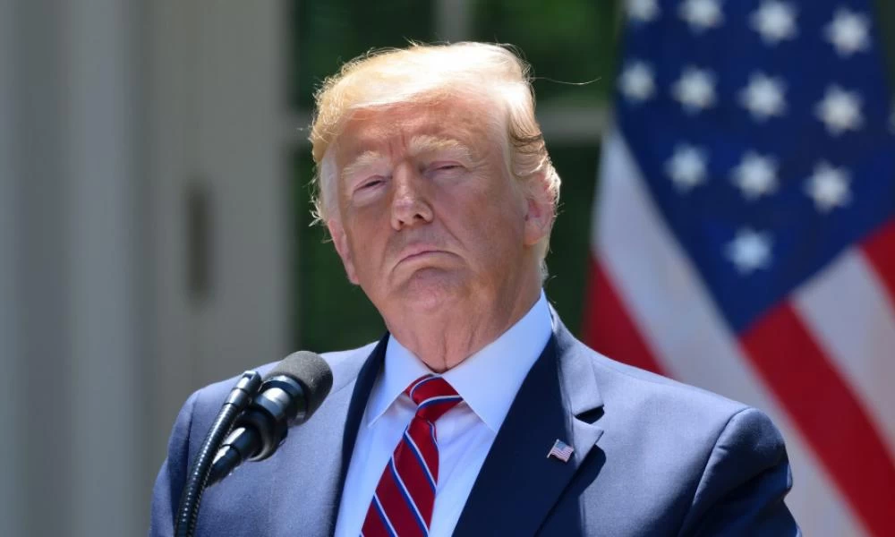 Τραμπ: "Αν δεν ήμουν πρόεδρος δεν θα βλέπατε εμβόλιο ούτε με κυάλια"